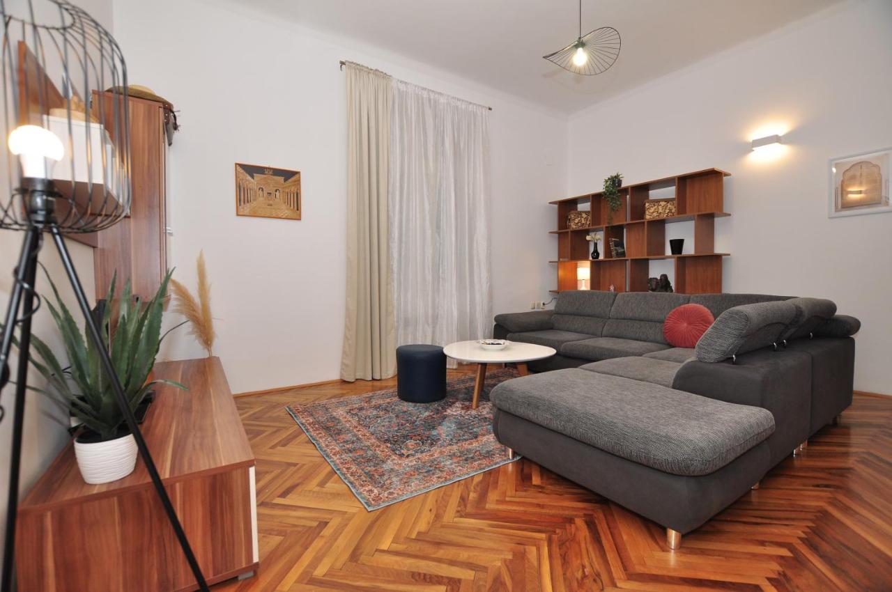 Apartment Moel Сплит Екстериор снимка